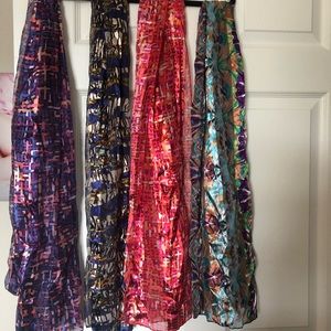 Lot of 4 scarves multicolored